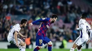 凭借其突出 凭借其突出